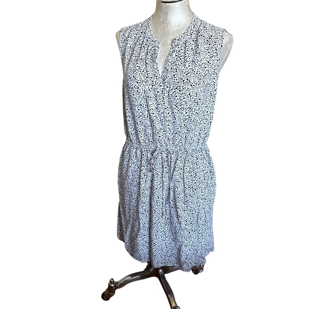 Gap Women’s Tie-Waist Dress in Rayon
Sleeveless, V-neck, front pockets M/L